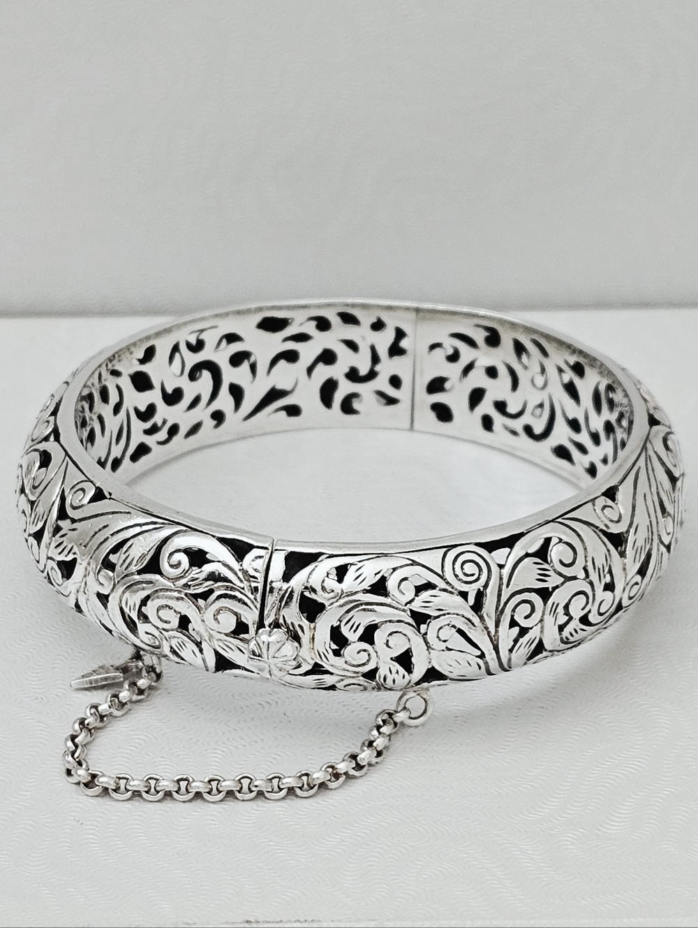 Silpada Sterling Silver Etched Cutout Floral Hinged Bangle Bracelet 57g B1829